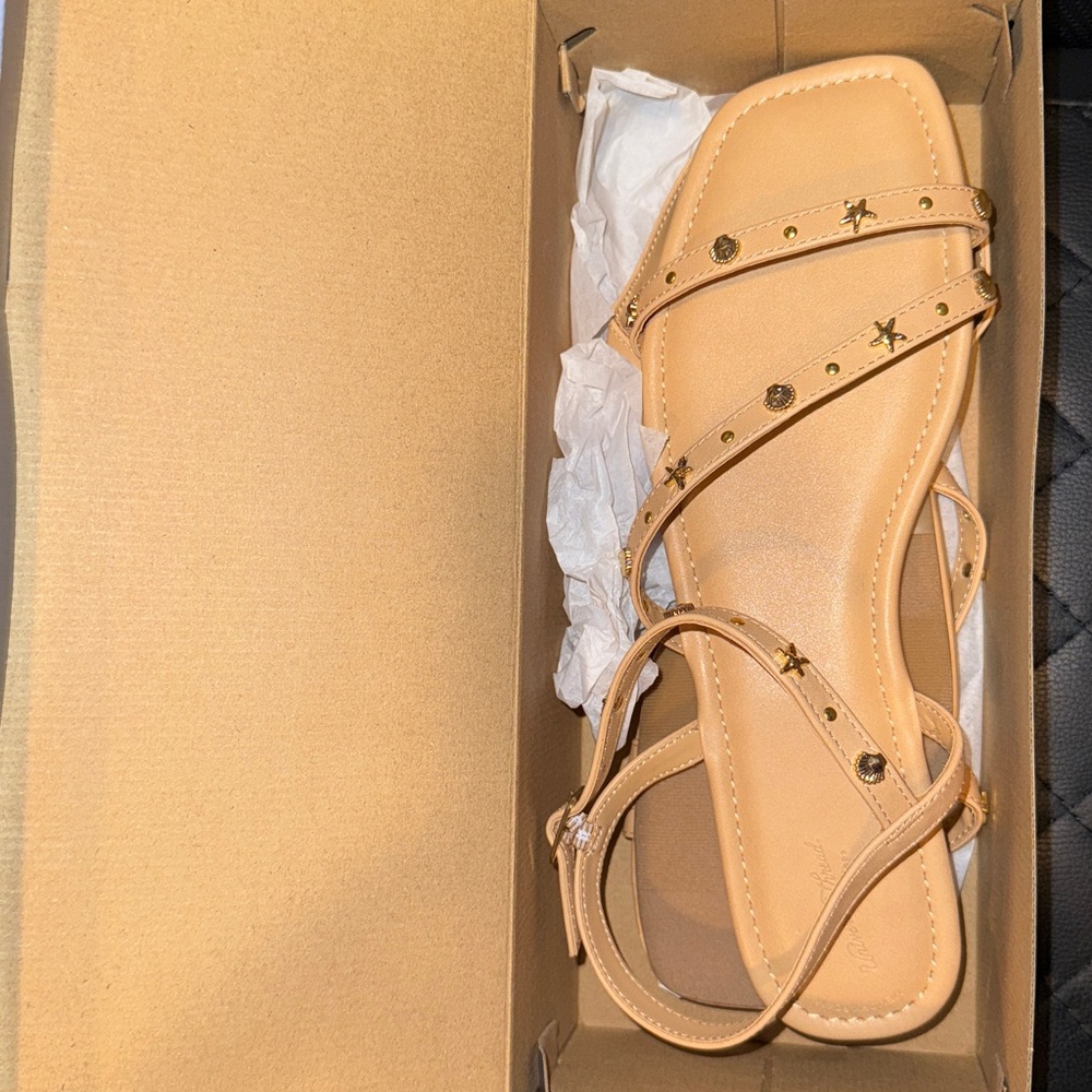 Universal Thread Beige Strappy Sandals with Seashell Decals (brand new)